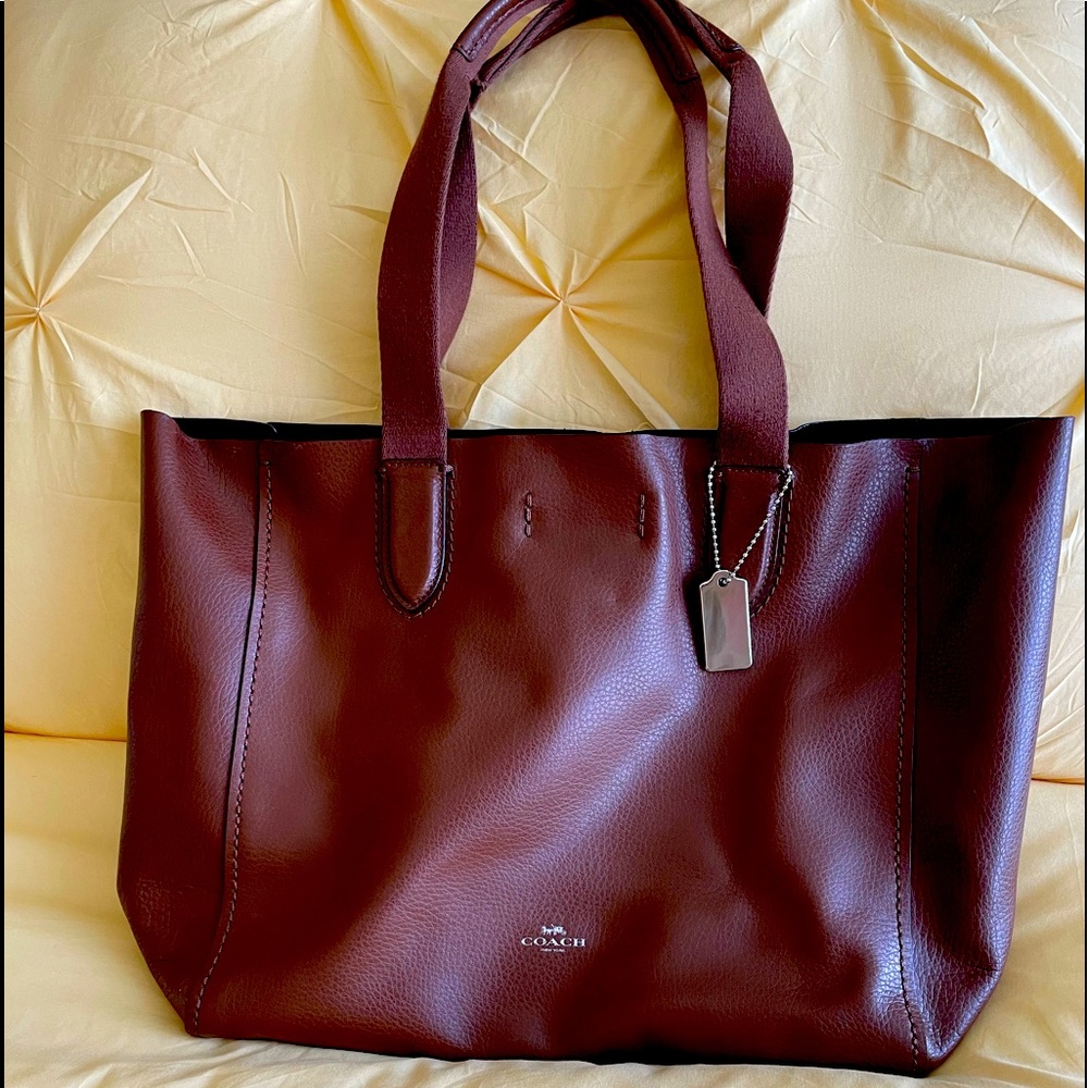 Coach medium sized Tote like new flawless